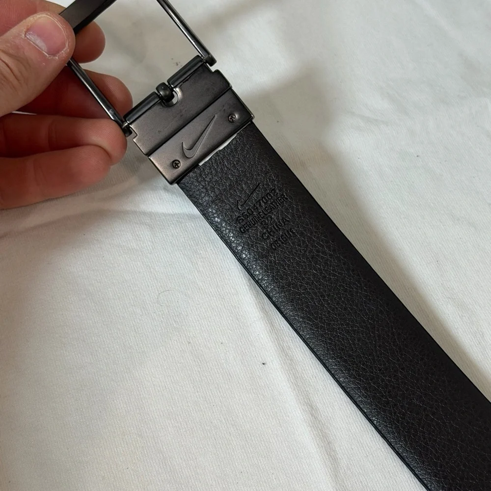 Nike Reversible Size 32 Black & Brown Leather Belt with Gunmetal Buckle